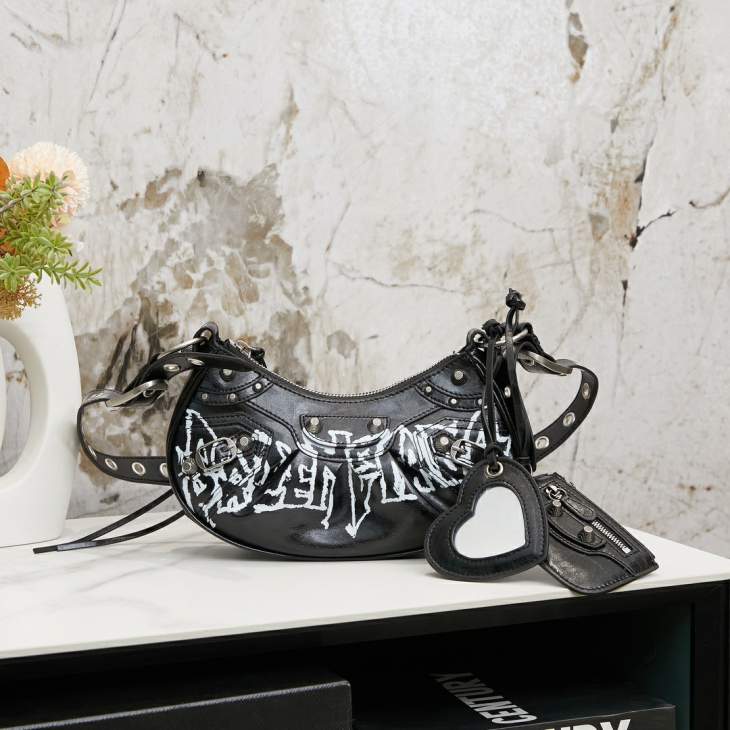Picture of Balenciaga Handbags _SKUfw179386210fw